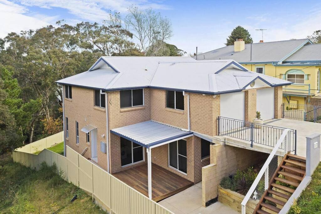 Katoomba Villa | Modern 3-bedroom Katoomba townhouse (nature view)