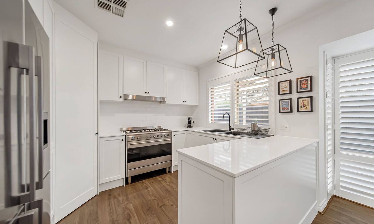 Allenby Gardens House | Modern 3BR Cottage Near City & Beach