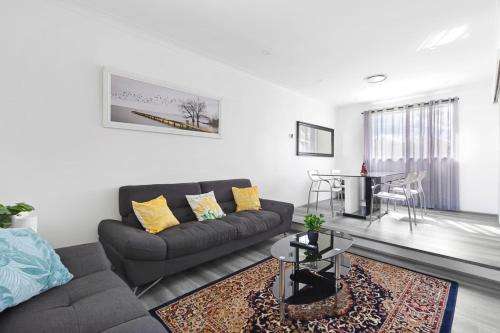 Werrington House | Modern 3BR Free parking Patio