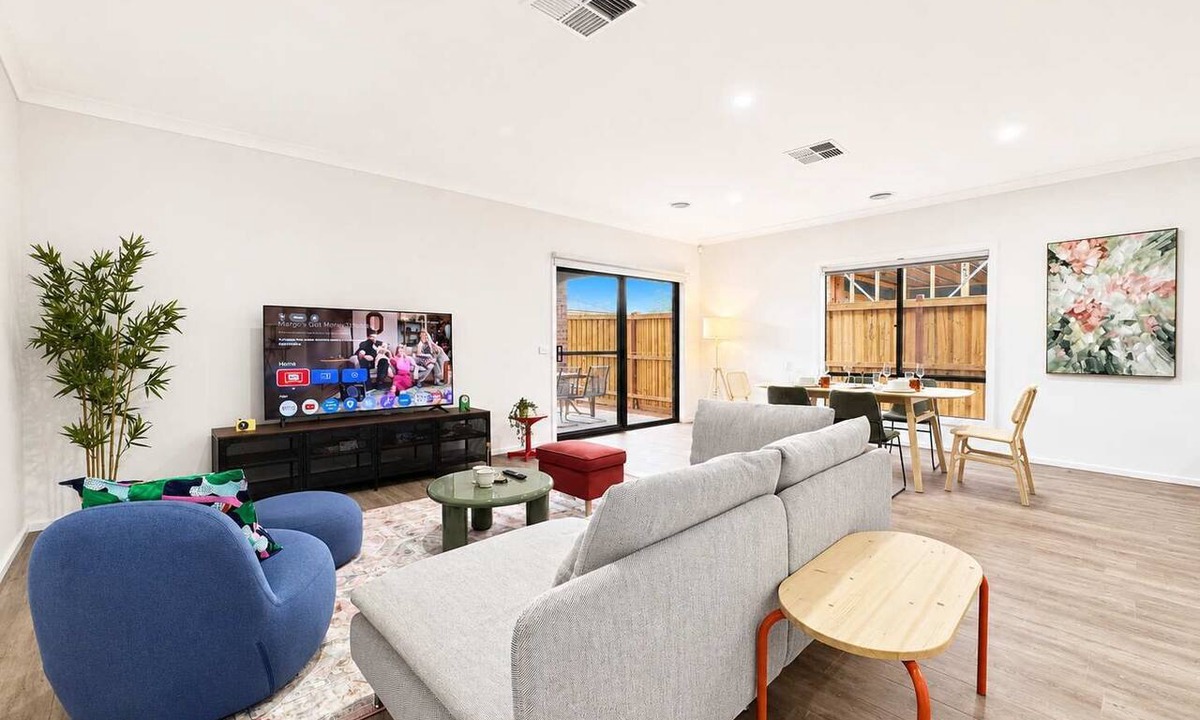 Armstrong Creek House | Modern 4BR Gateway to Great Ocean Rd and Geelong