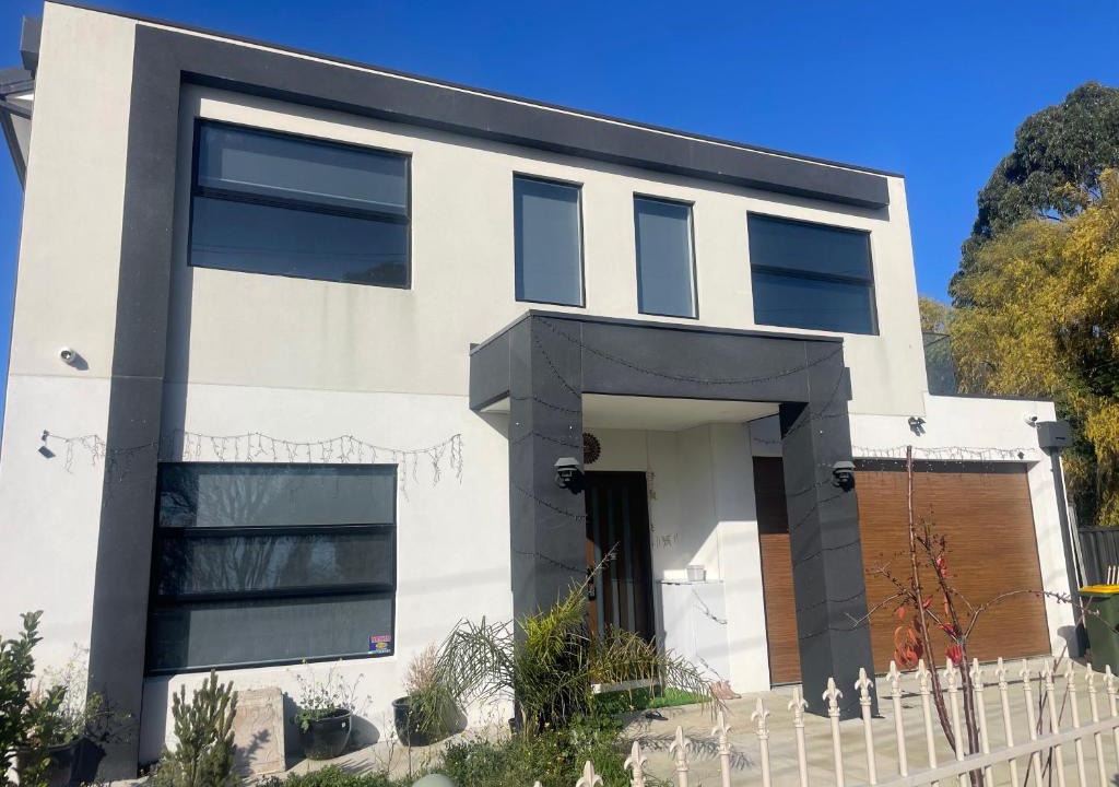Golden Point House | Modern Cozy Home