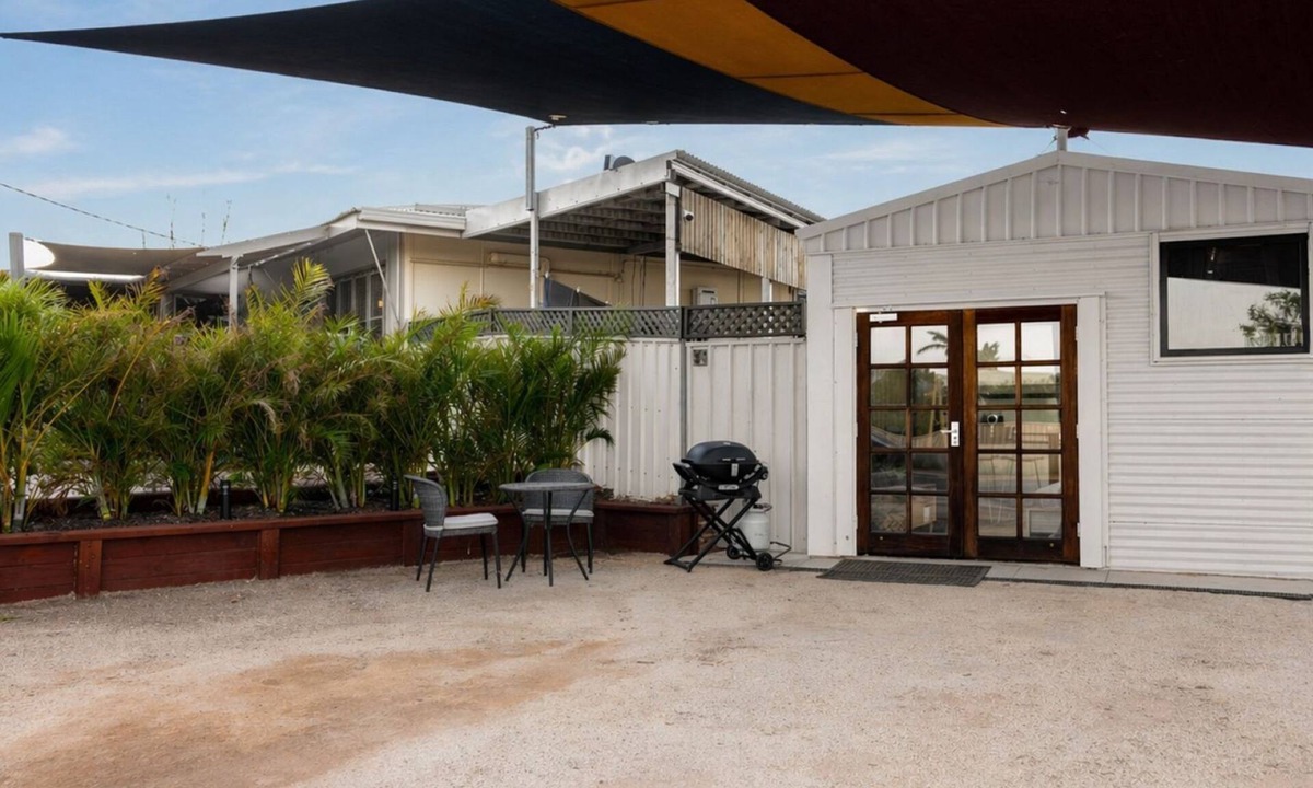 Exmouth Apartment | Modern, exclusive, fully furnished, self-contained 1x1 studio apartment,