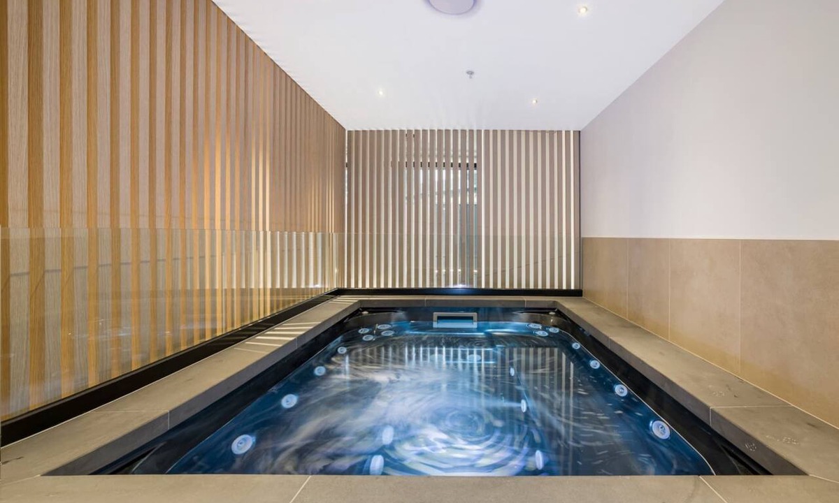 Cremorne Apartment | Modern, Executive 1 Bedroom Apartment With Balcony