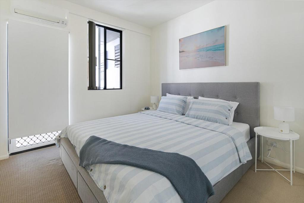 Margate Apartment | Modern Family Seaside Escape just a Stroll to Sutton Beach