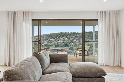 Rose Bay House | Modern Lindisfarne Escape