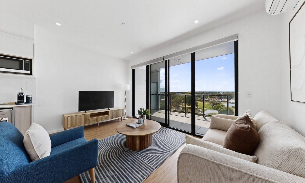 Cannington Apartment | Modern,Newly Furnished Apartment with Full Kitchen