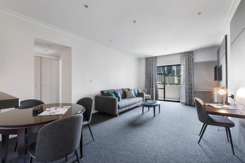 Chinatown Apartment | Modern Nomads King Size 1BR with Pool in the Heart of Melbourne