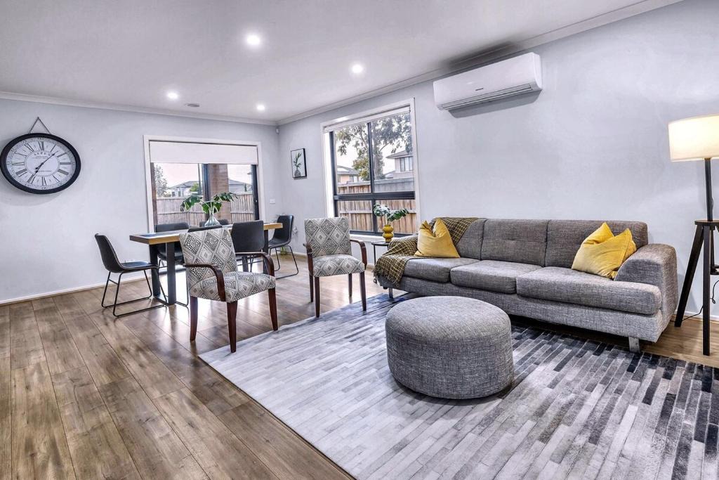 Rockbank House | Modern Rockbank Retreat Near Caroline Springs