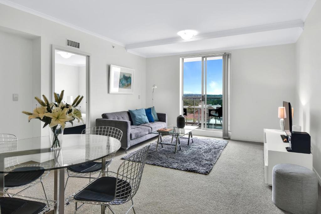 Chatswood Apartment | Modern spacious Chatswood Apartment H1016