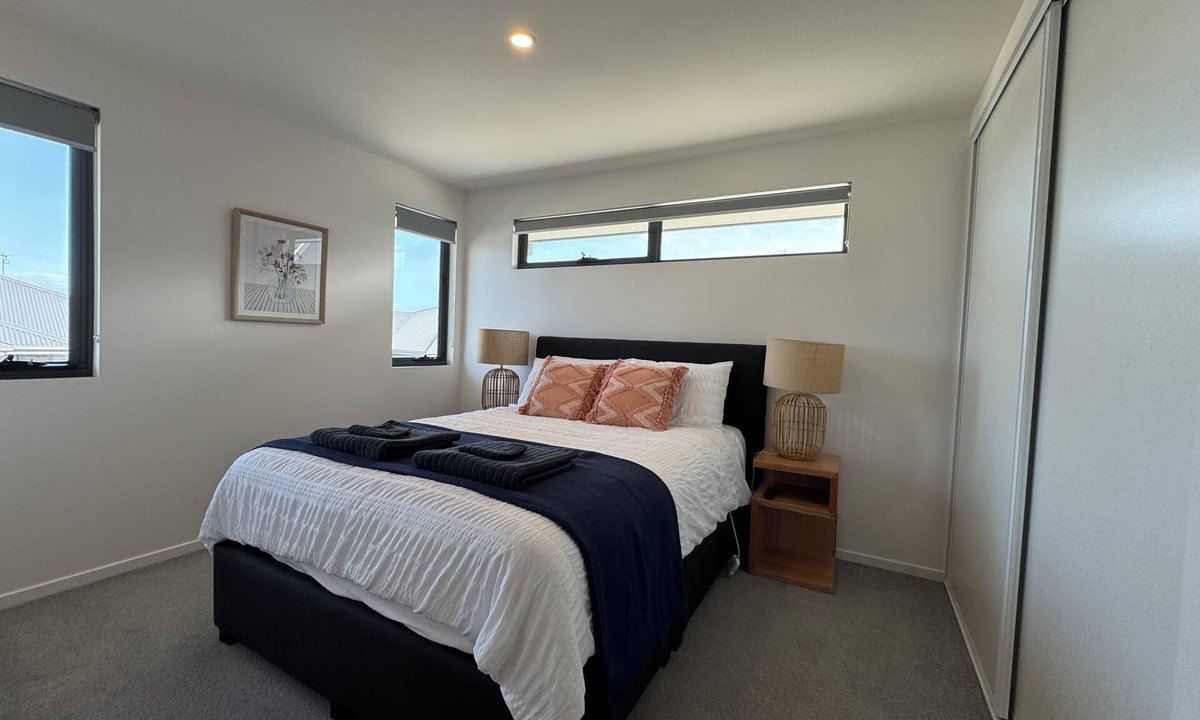 Blackmans Bay Villa | Modern Villa. Walking distance to Beach, Bars & Restaurants