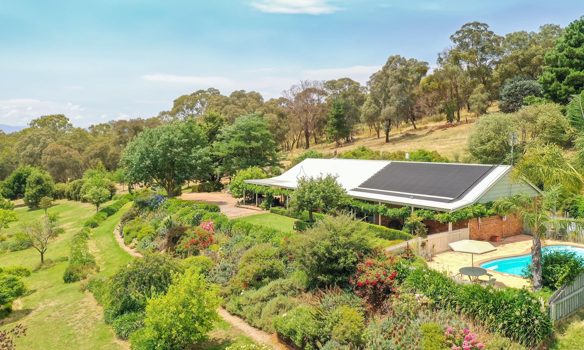 Mansfield House | Monkey Gully Retreat - Summer & Winter Getaway