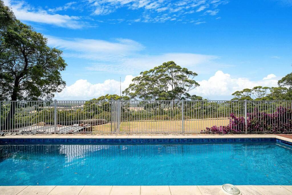 Deepdene House | Moondyne Private Estate with a Pool, Tennis Court and Ocean Views, Pet Friendly