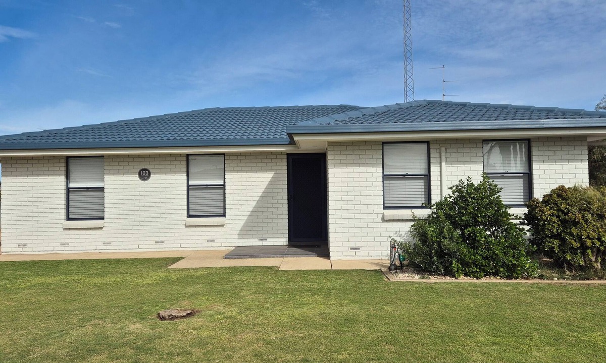 Moonta Bay House | Moonta Bay Escape - 5 min walk to Beach, Jetty and Splash Town.