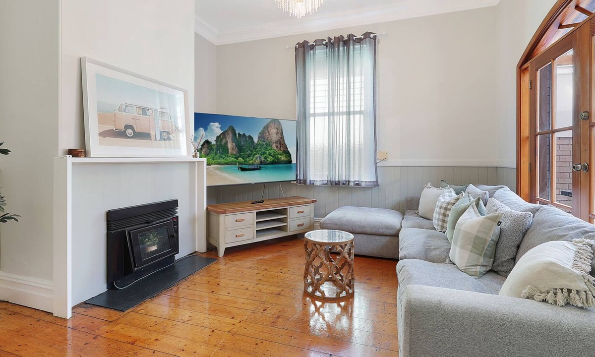 Warrnambool House | Morrissey Cottage - Stones throw to the main town Centre