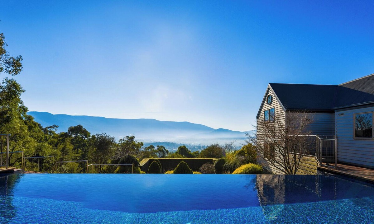 Yarra Junction House | Mount View Estate - A Luxury Getaway with Unforgettable Views