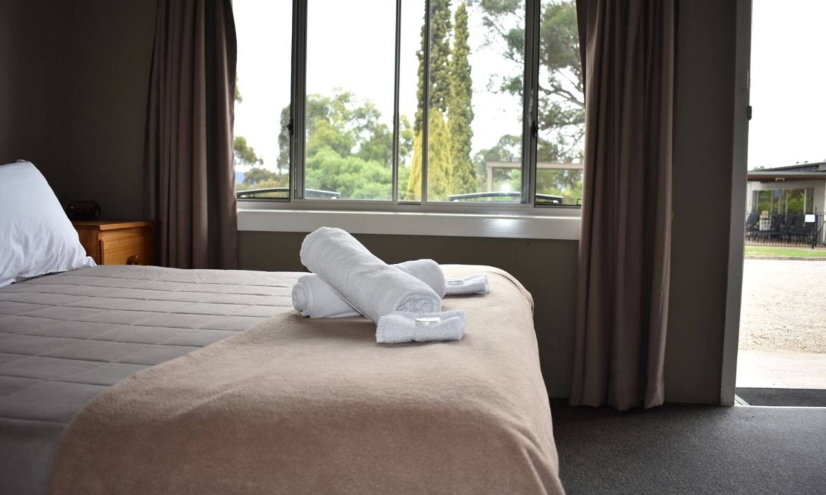 Corryong Hotel | Mountain View Motel Corryong