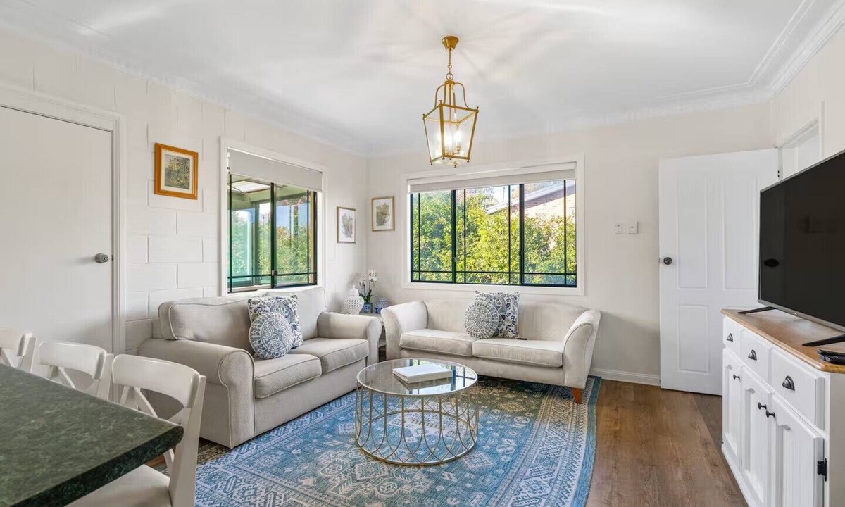 Milton House | Mountain Views: SO close to restuarants and shopping + pet friendly
