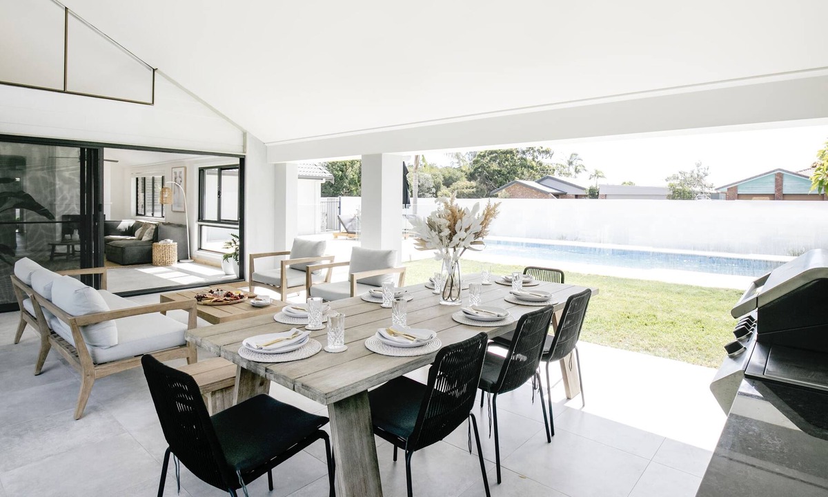 Yamba House | Mysa Yamba - Oceanstays- Fireplace