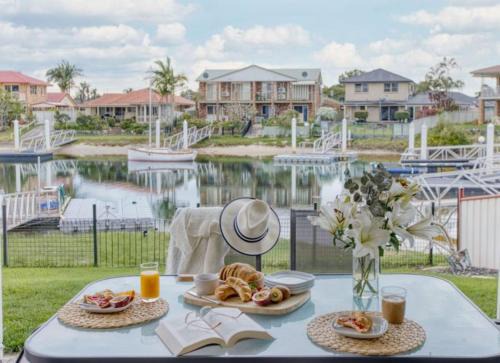 Yamba House | Nabilla Court - Waterfront Luxury with Shared Pontoon & Paddleboards - Holiday Yamba