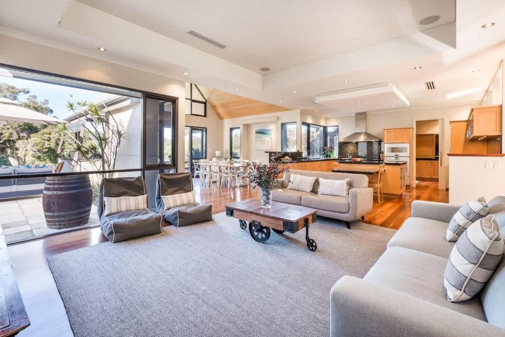 Yallingup House | Nanga Mai - Luxe Bushland Haven near Yallingup Beach