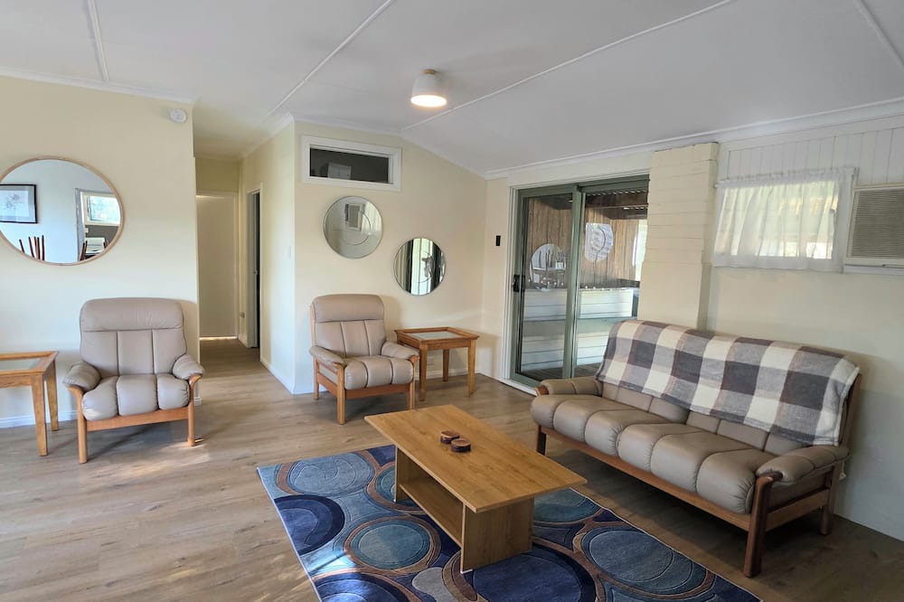 Sarsfield Cottage | New Farm stay Cottage with stunning views, and relaxed country comfort.