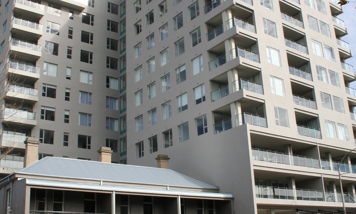 Newcastle West Hotel | Newcastle Central Plaza Apartment Hotel