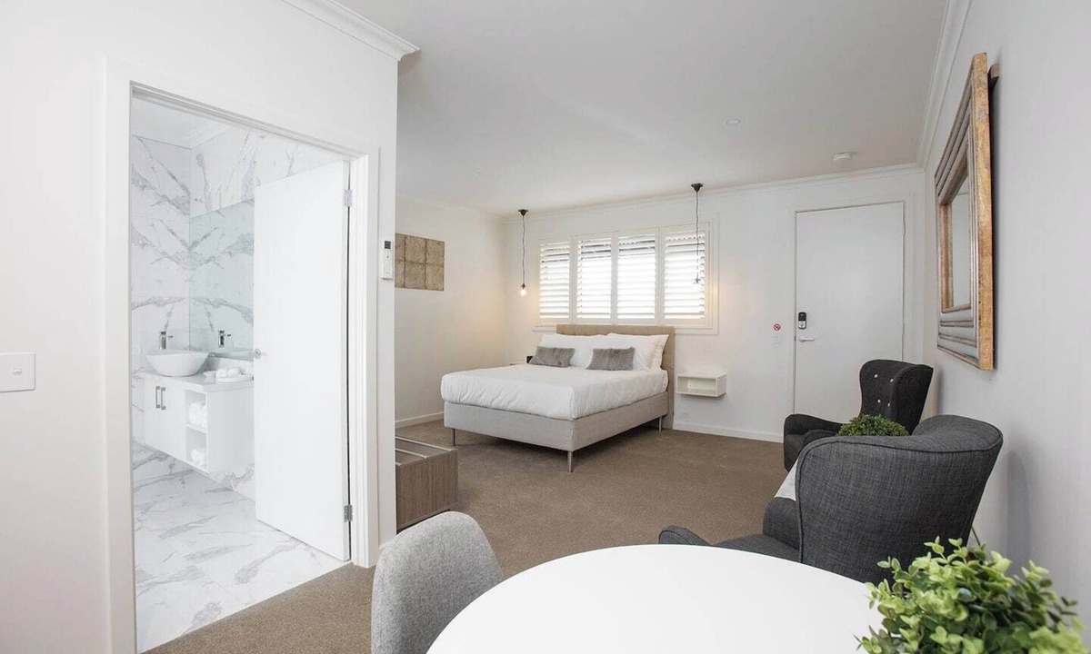 Ballarat Apartment | Newington Apartments - Apt 4 Accessible Queen