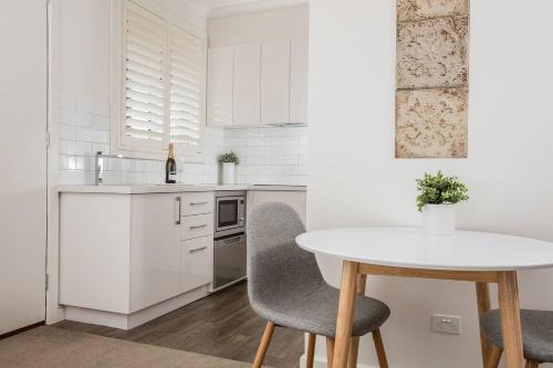 Ballarat Apartment | Newington Apartments - Apt 2 Twin Queen