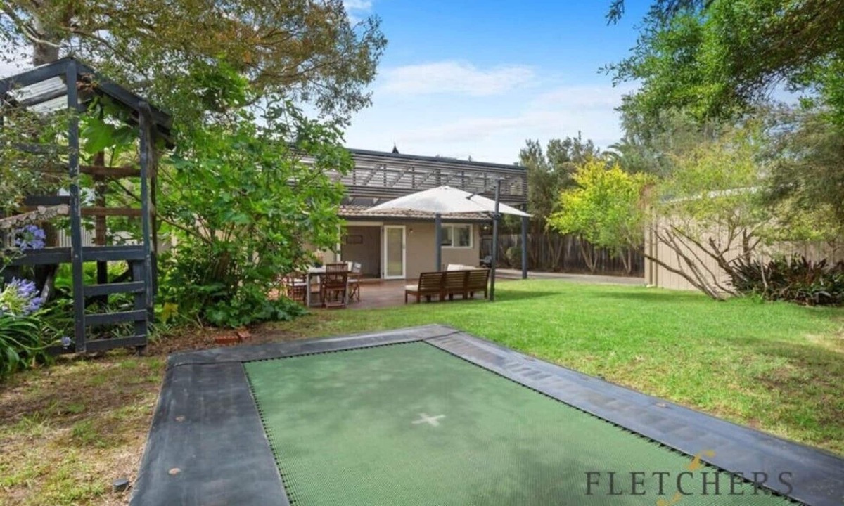 Blairgowrie House | Newly renovated house close to the beach, cafes and shops.