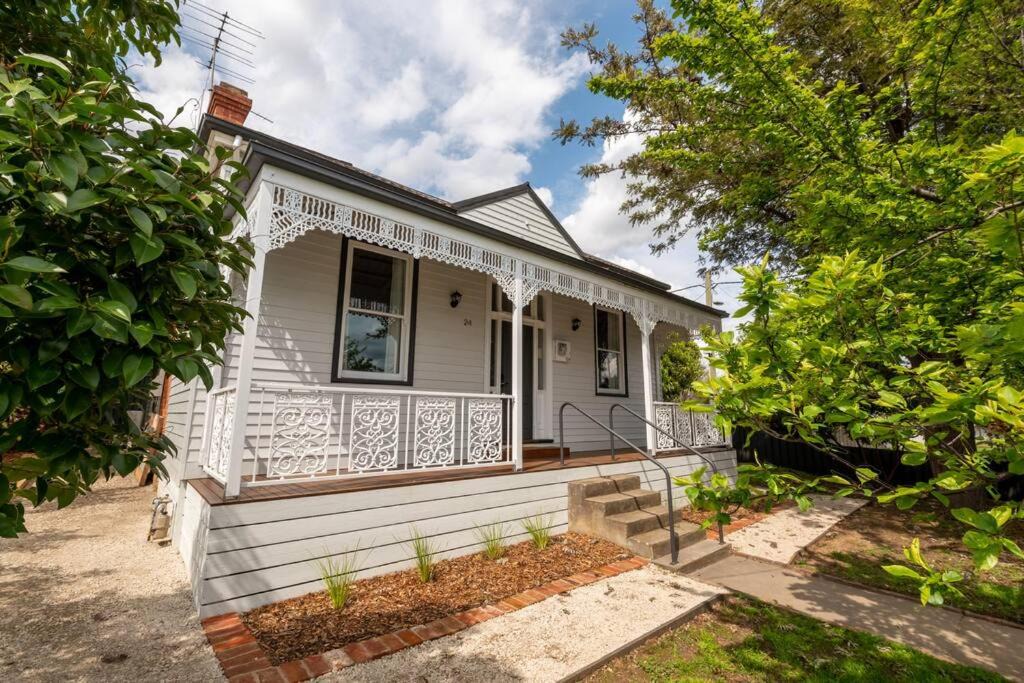 East Bendigo House | Newly renovated, Kennedy Cottage - close to CBD