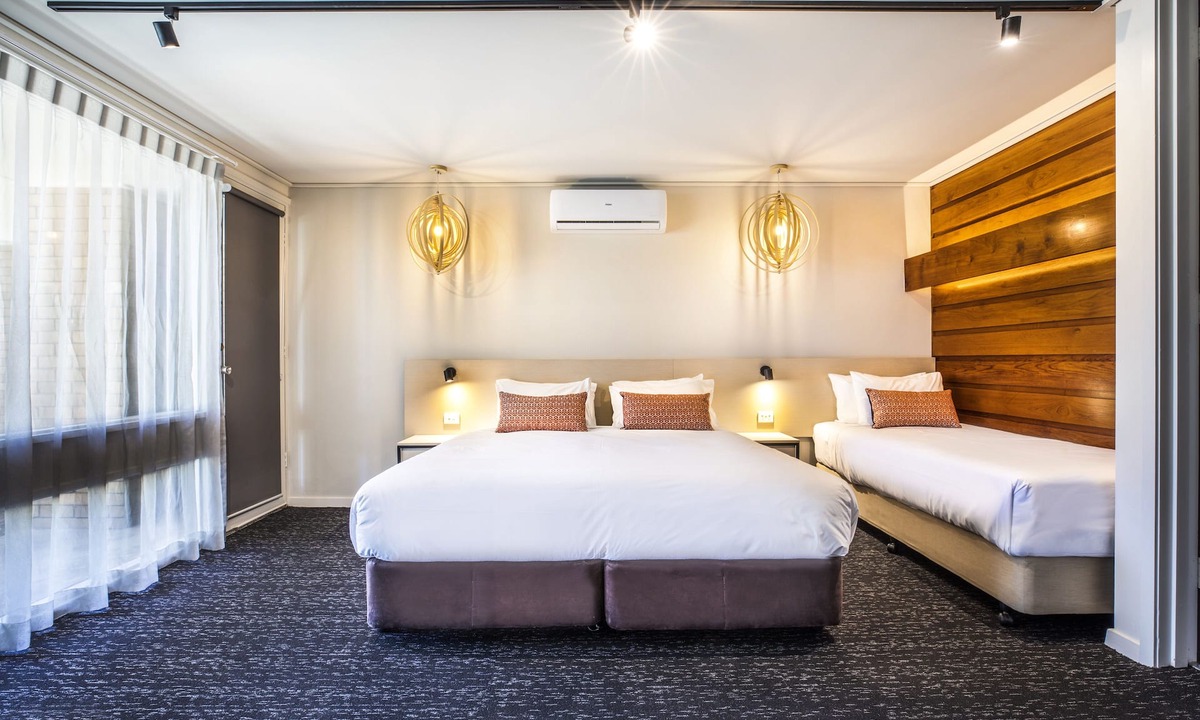 Corio Hotel | Nightcap at Gateway Hotel