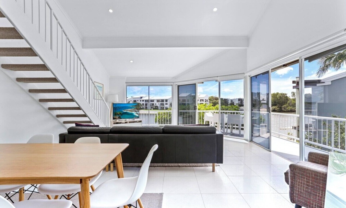 Noosaville Apartment | No. 13 Noosa Riverfront Apartment