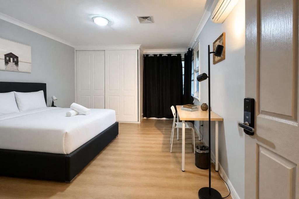 Pymble House | No-Frills Queen Private Ensuite Room in Pymble - Shared Amenities