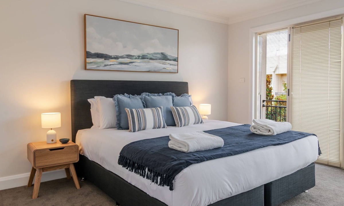Wagga Wagga Apartment | Northbridge Townhouse Private Balcony CBD Walk