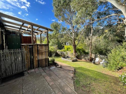Swan Bay House | Nutshell Cottage - Totally Dog Friendly