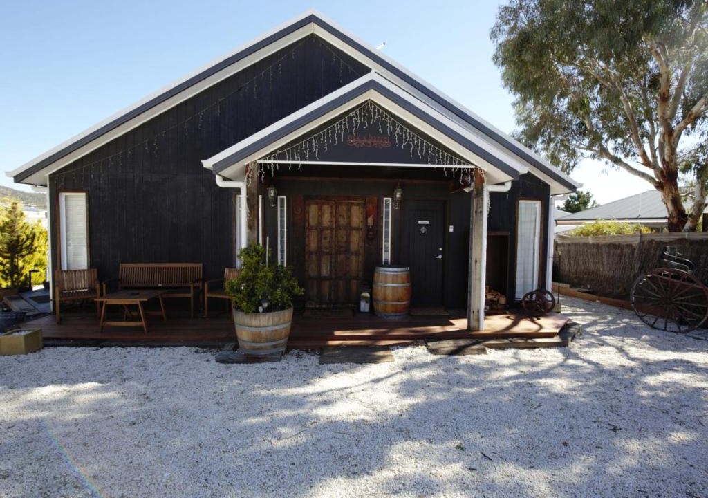 Jindabyne House | Oak and Barrell 7 Twynam Street