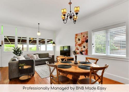 Orange House | Oasis on Warrendine - Pet Friendly, Close to CBD