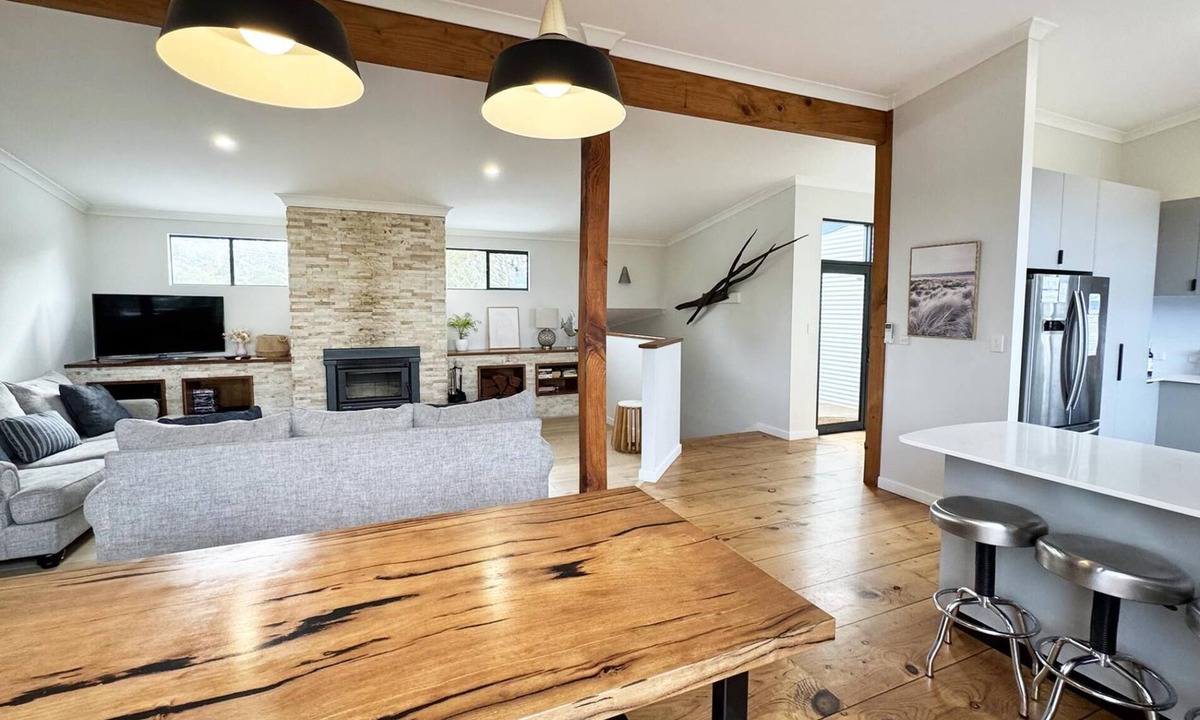 Ocean Beach House | Ocean Beach House +studio: Pet friendly, beach views