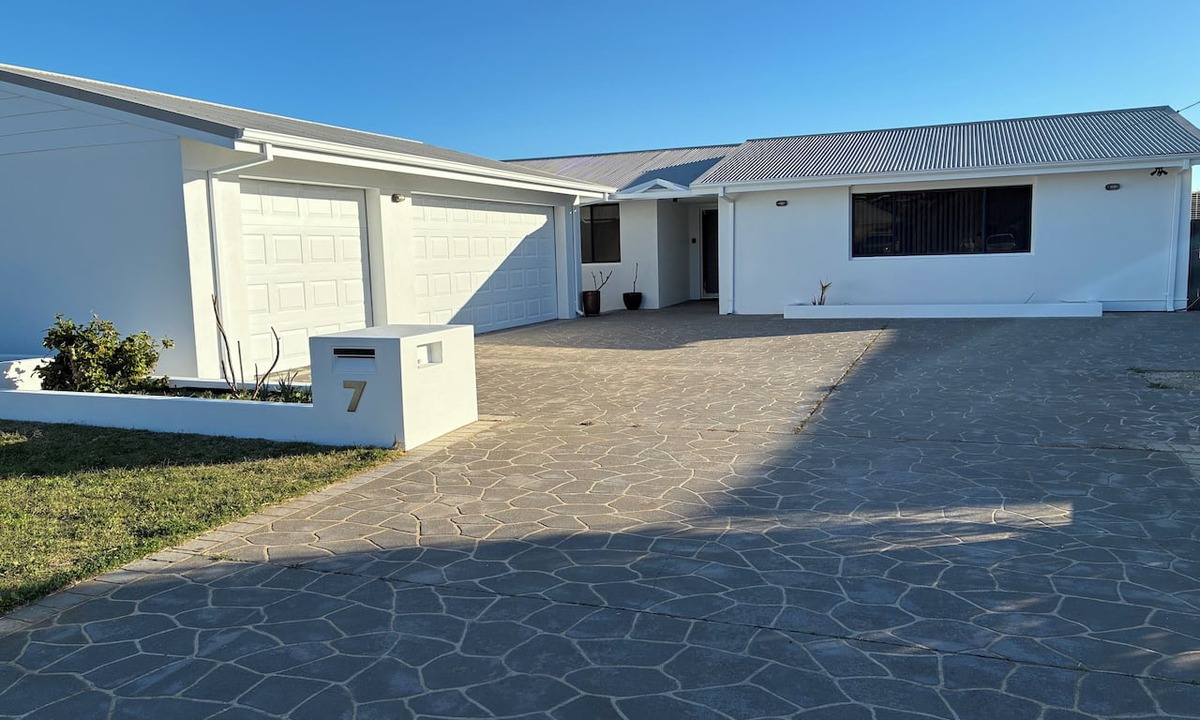 Tarcoola Beach House | Ocean Breeze - 5 min from City Centre & beach