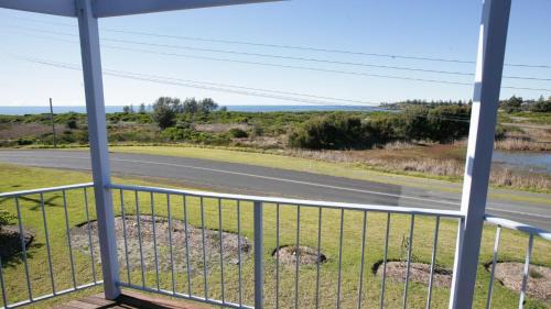 Bermagui House | Ocean Escape Twin Pines 8 - Wallaga Lake Rd 8