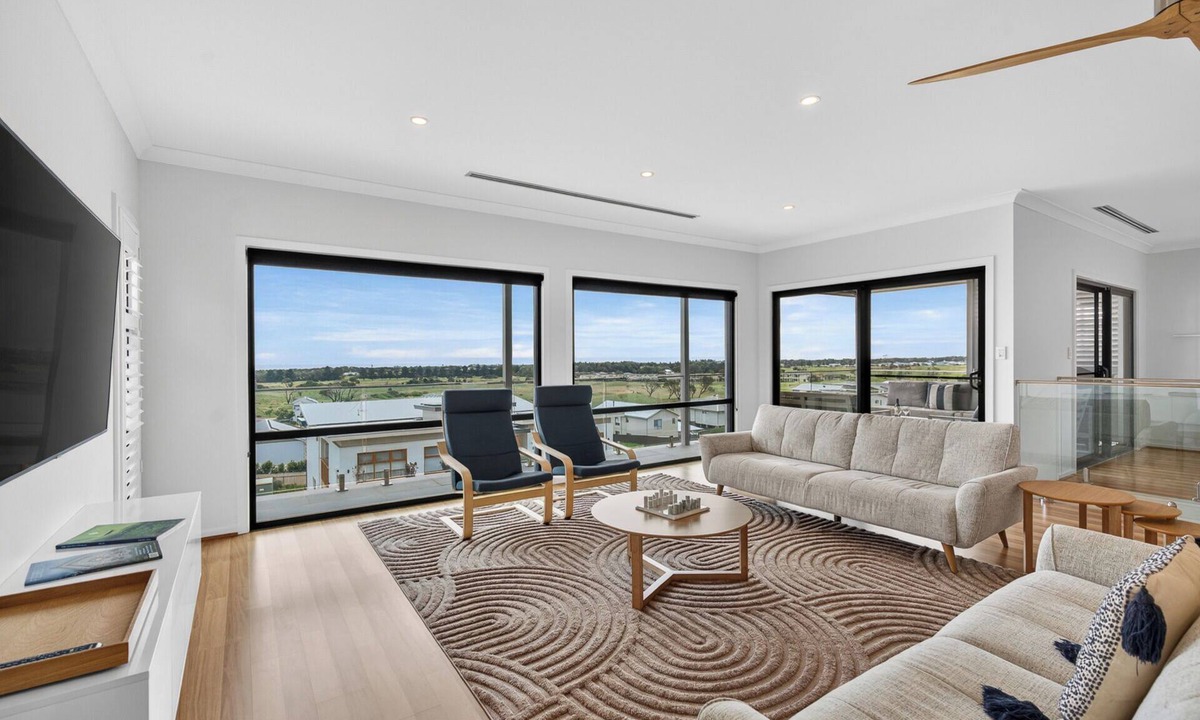 Normanville House | Ocean & Greens Normanville - Golfers and Family Entertainer with Coastal Views