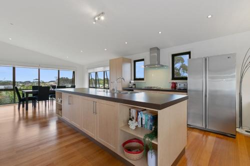 Apollo Bay House | OCEAN SOUNDS - Central Family home for 11
