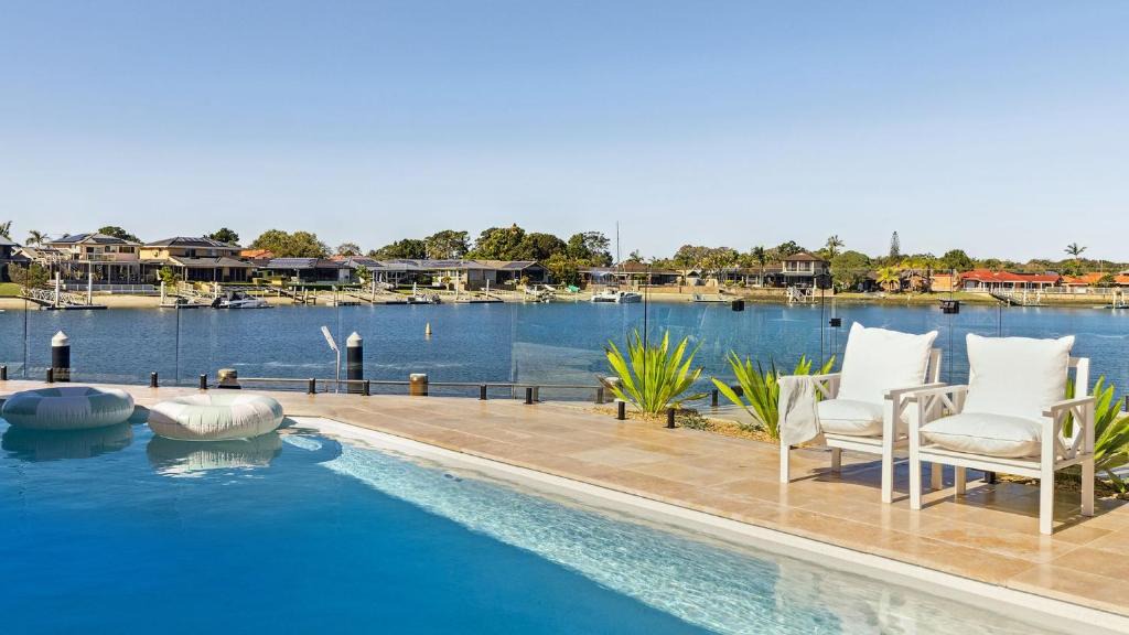 Yamba House | Ocean Starr - Waterfront Luxury with Private Pontoon and Pool - Holiday Yamba