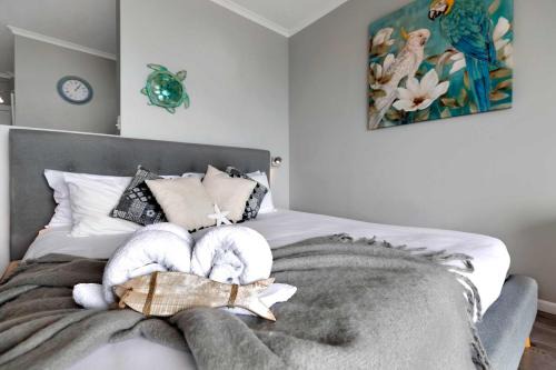 Airlie Beach Apartment | Ocean View 16A Studio Pool & Spa Wi-Fi KIDS STAY FREE