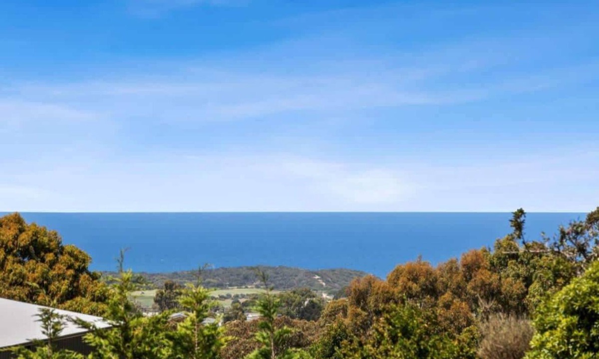 Jan Juc House | Ocean-View Acreage | Sleeps 13 | Tiny Home