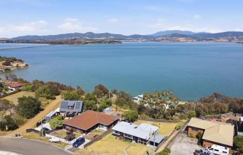 Midway Point House | Ocean View Holiday Home - Easy Access to Hobart