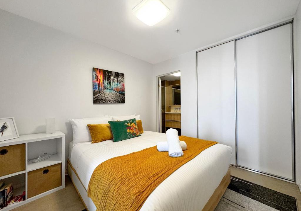 St Kilda Apartment | Ocean View Modern 2 bedroom with Parking in St Kilda