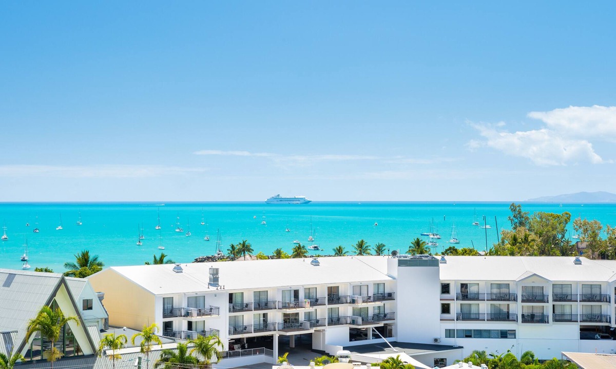 Airlie Beach Apartment | Ocean Views 16