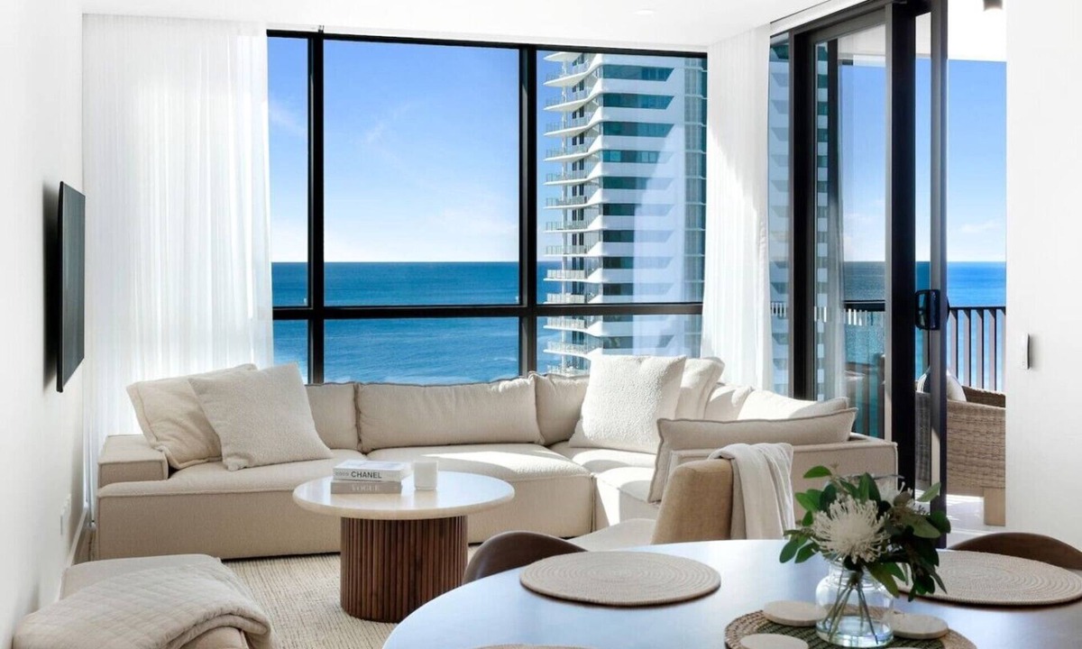 Mermaid Beach Apartment | Ocean Views - Luxe 2BR. Mermaid Beach