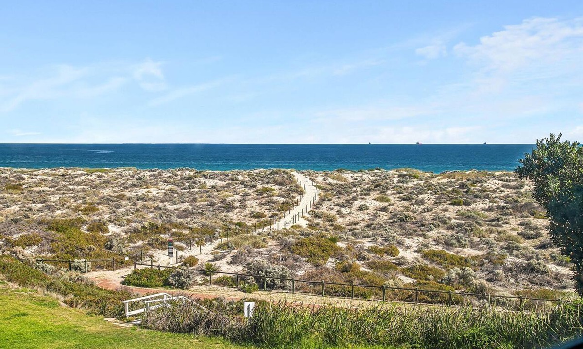 Scarborough Apartment | OCEANFRONT APARTMENT | SCARBOROUGH | FULL OCEAN VIEWS | 262Steps to beach